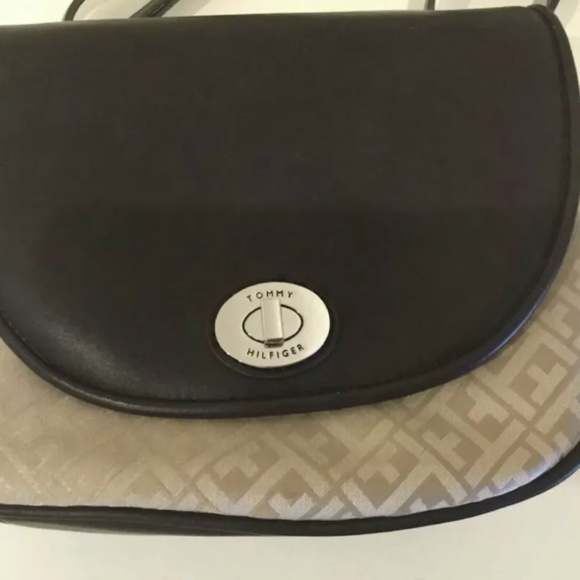 Tommy Hilfiger Logo Print Crossbody Saddle Handbag Ivory Brown - Picture 8 of 11